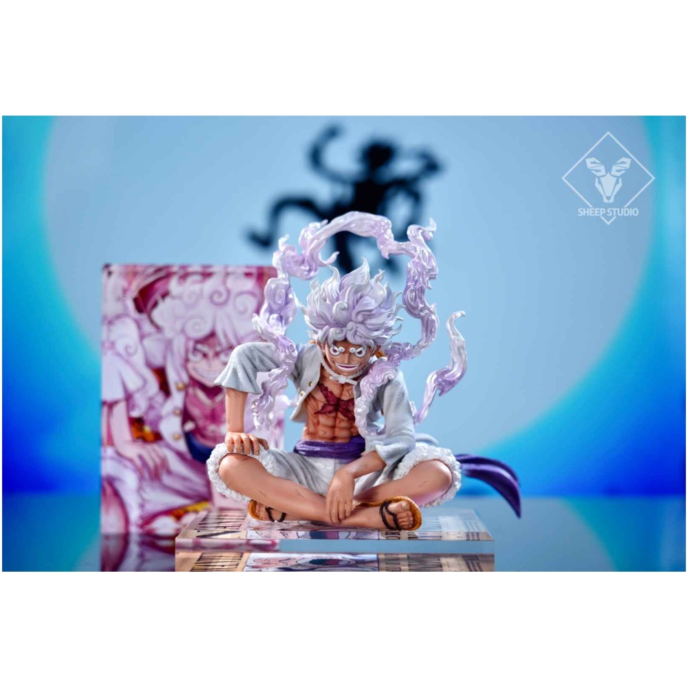 11304201436 <div>新品開定</div>
<div>【作品名稱】 :  尼卡路飛—坐姿款</div>
<div>      “年少的夢終將綻放於盛夏”</div>
<div>解放之鼓的聲音會響徹整個夏天</div>
<div></div>
<div>【工作室】：Sheep Studio</div>
<div>【尺寸】：pop比例</div>
<div>L:156mm，W:121mm，H:150mm（含飄帶）</div>
<div>【產品售價】：全款1690 定金：700</div>
<div>【配置】：單人物+雙飄帶+亞克力磚特典</div>
<div>【體數】：88體</div>
<div>【材質】:  全PU</div>
<div>【出貨】：2024年第四季度</div>
<div>【配送】：工廠直發，順豐或德邦到付</div>
<div>【量產塗裝】：國內知名版權代工廠</div>
<div>【備註】：手工上色，會有一些色差，請以實物為准</div> 預購24年12月 Sheep Studio POP比例 尼卡路飛 坐姿款 0520